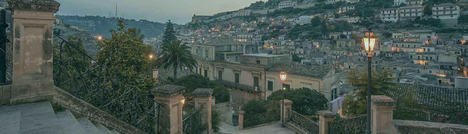 Modica - San Giorgio e il panorama dalla scalinata