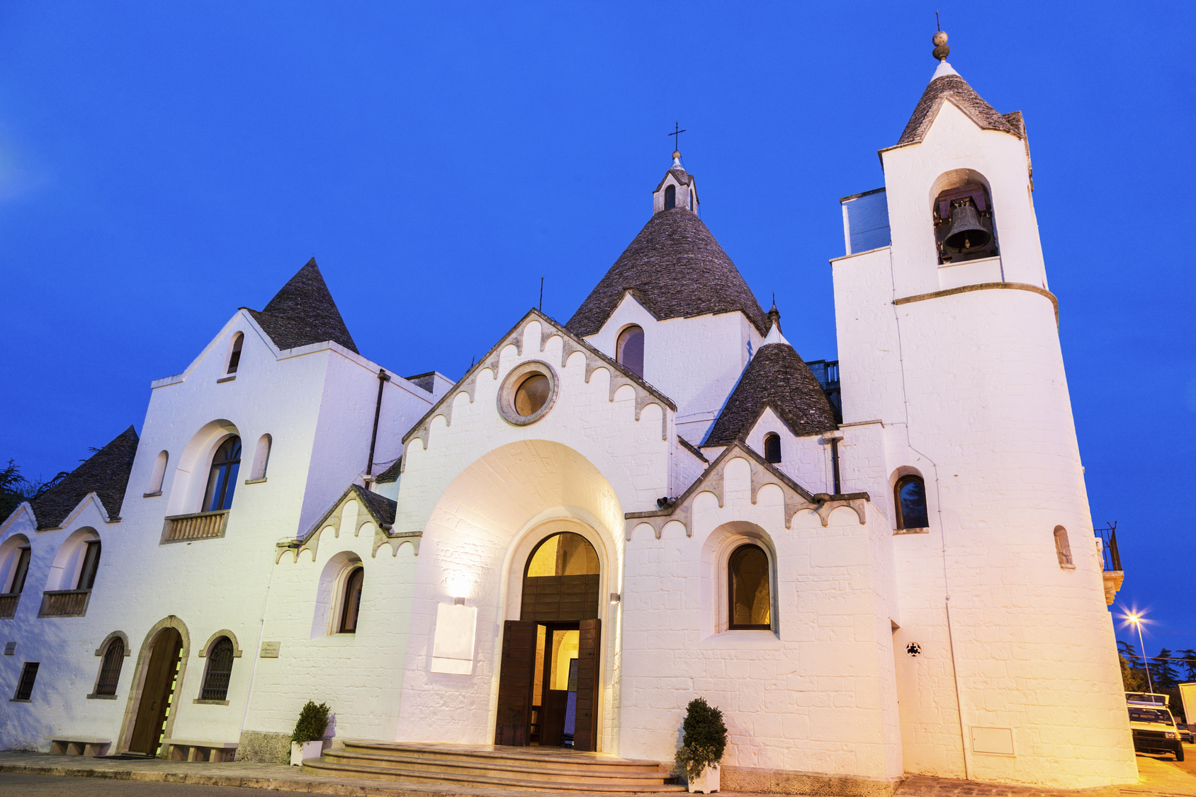 Alberobello - Chiesa di Sant'Antonio ©Fotolia
