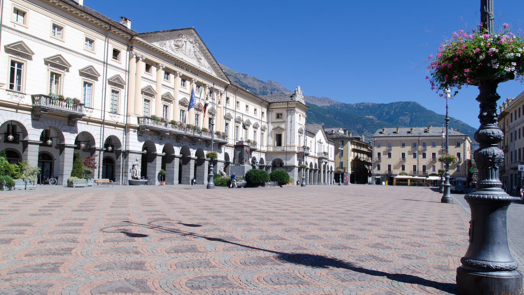 Aosta - Piazza Emile Chanoux ©Fotolia
