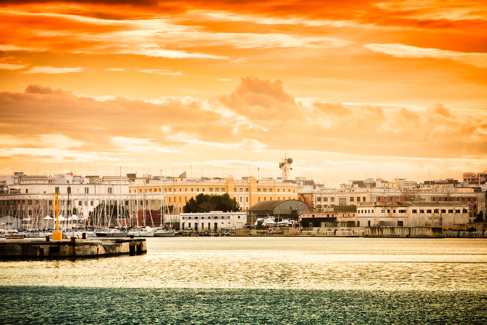 Bari - Panorama al tramonto -