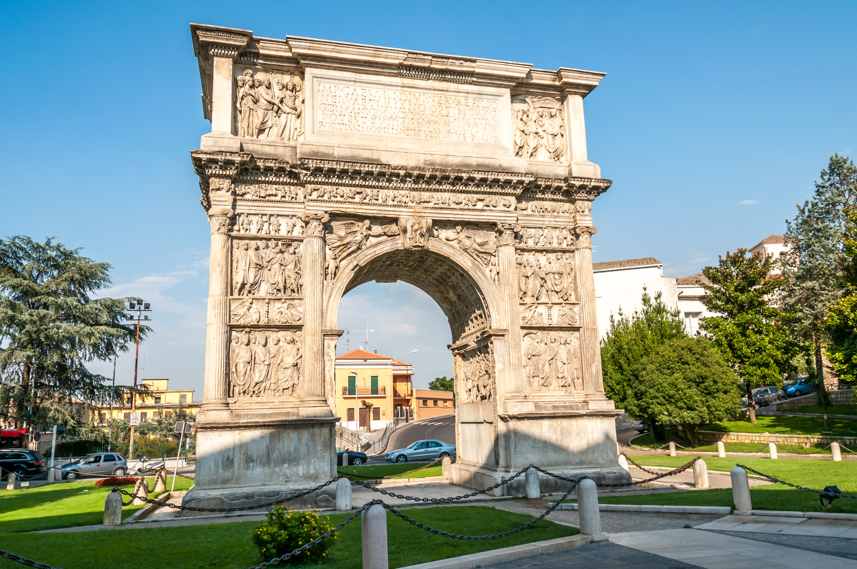 Benevento - Arco di Traiano ©Fotolia