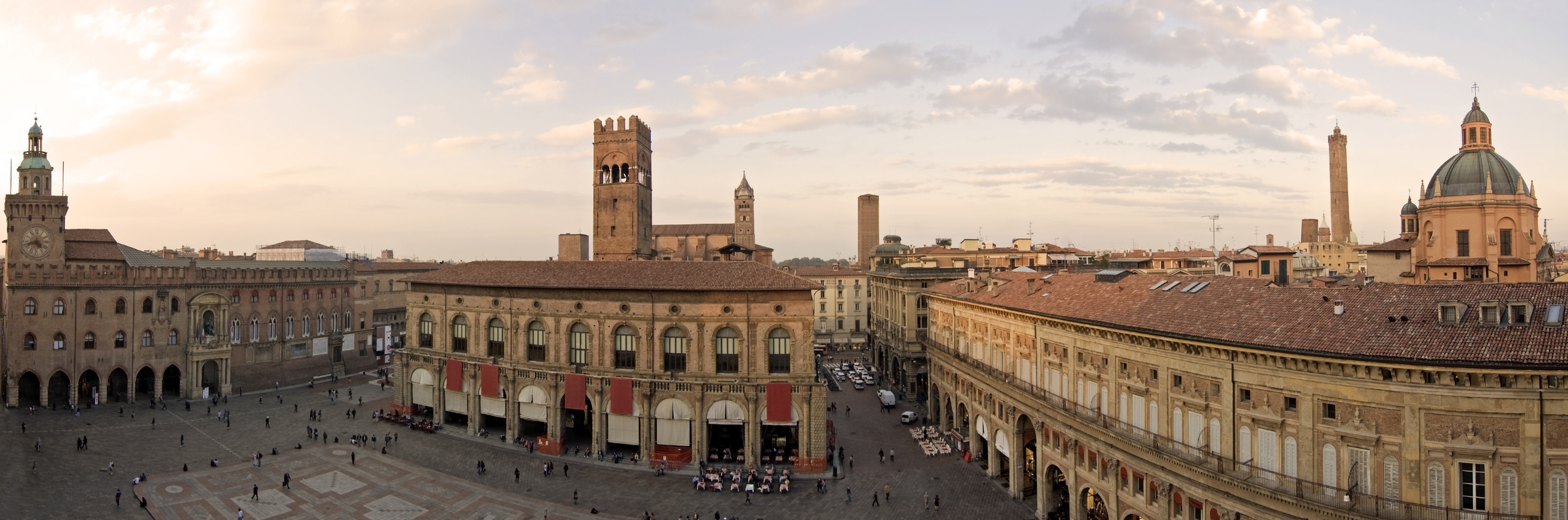 Bologna - Piazza Maggiore ©Fotolia