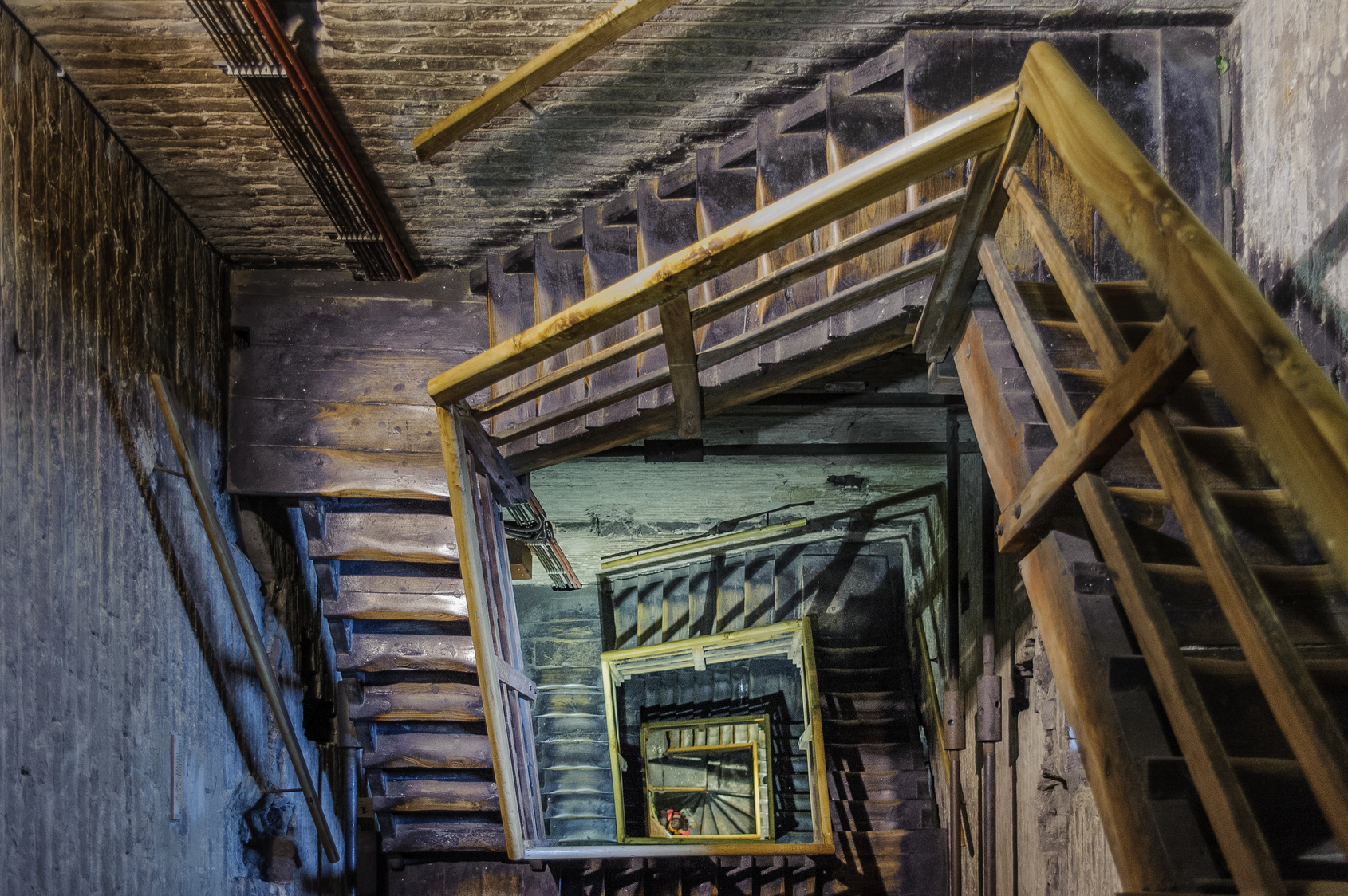 Bologna - Scala torre Asinelli -