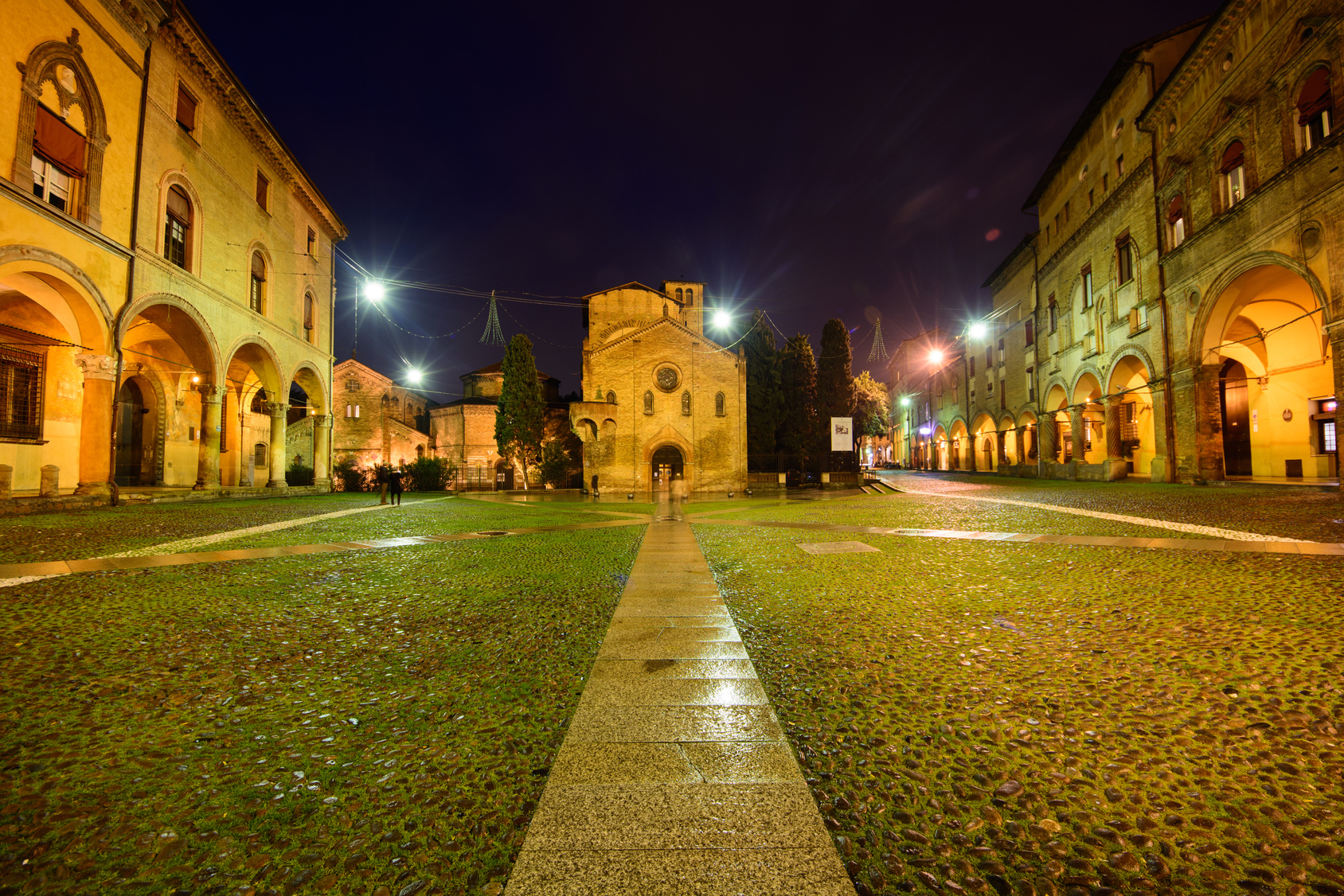 Bologna - Piazza e Chiesa di Santo Stefano -