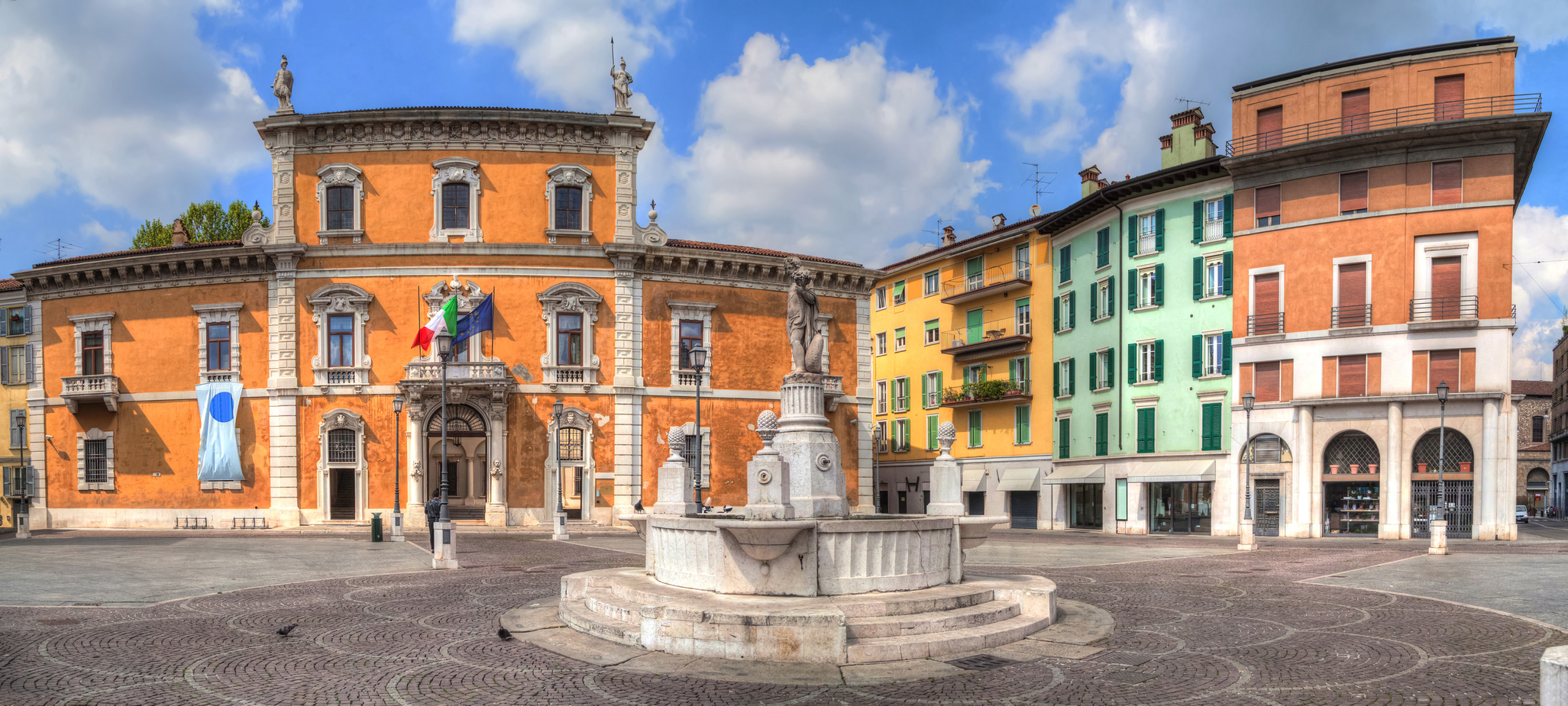 Brescia - Piazza del Mercato ©Fotolia