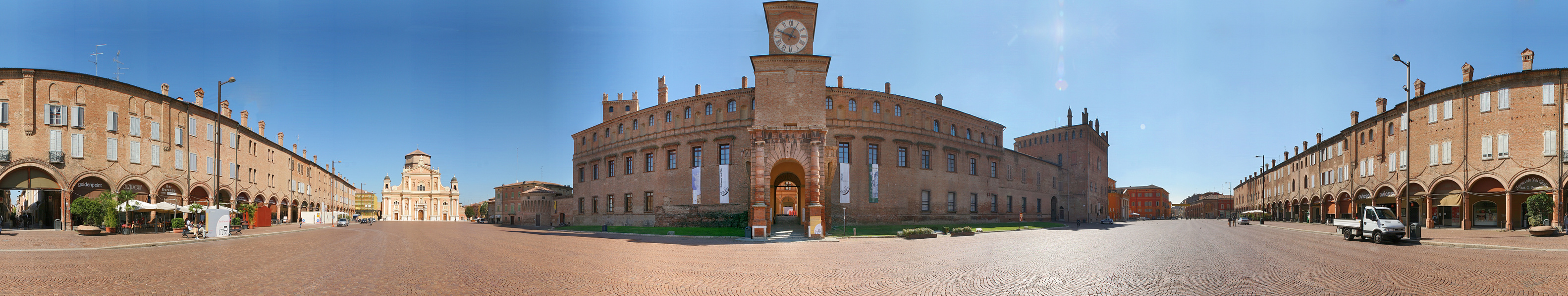 Carpi - Piazza Martiri ©Fotolia