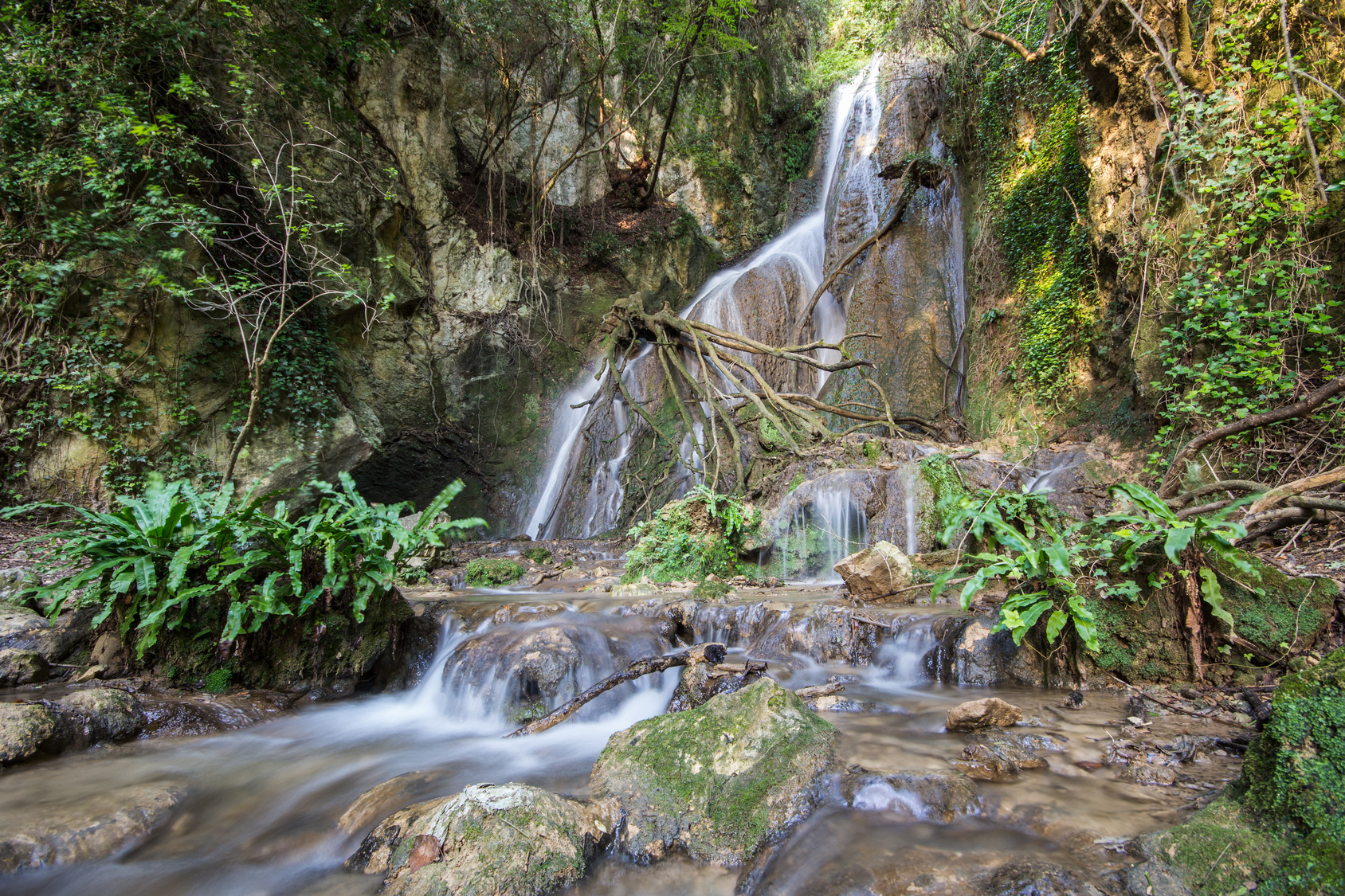 Foligno - Cascate del Menotre ©Fotolia