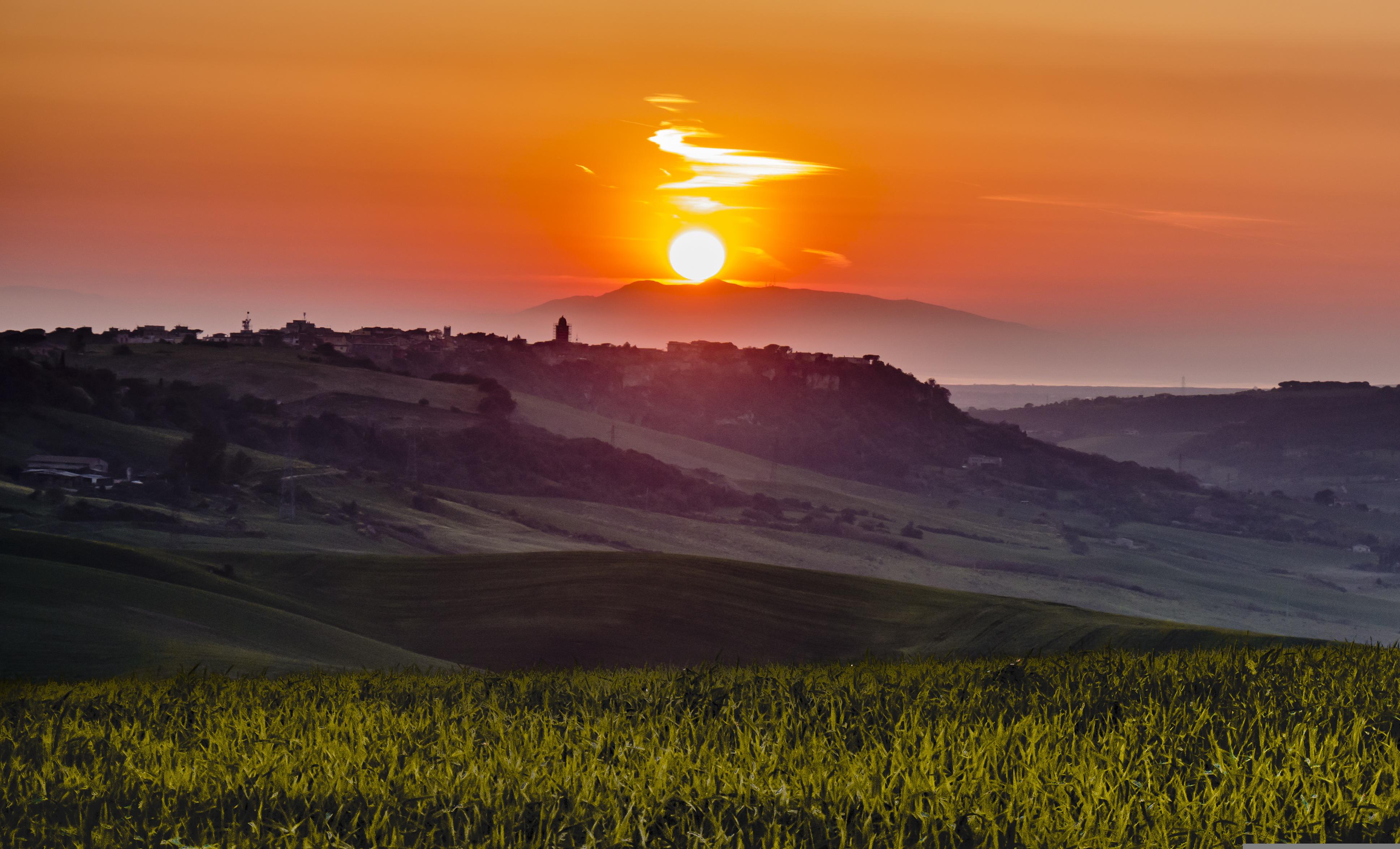 Tarquinia al tramonto ©Pixabay