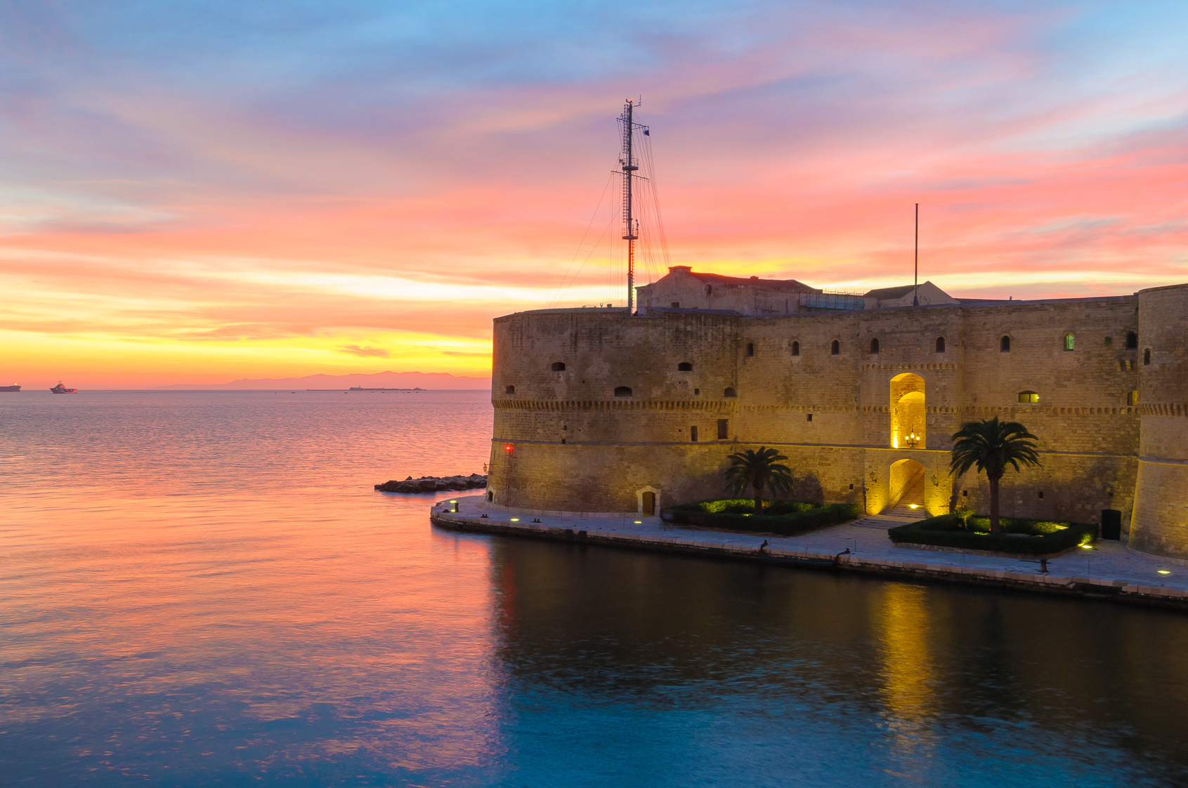 Taranto - Castello Aragonese ©Fotolia