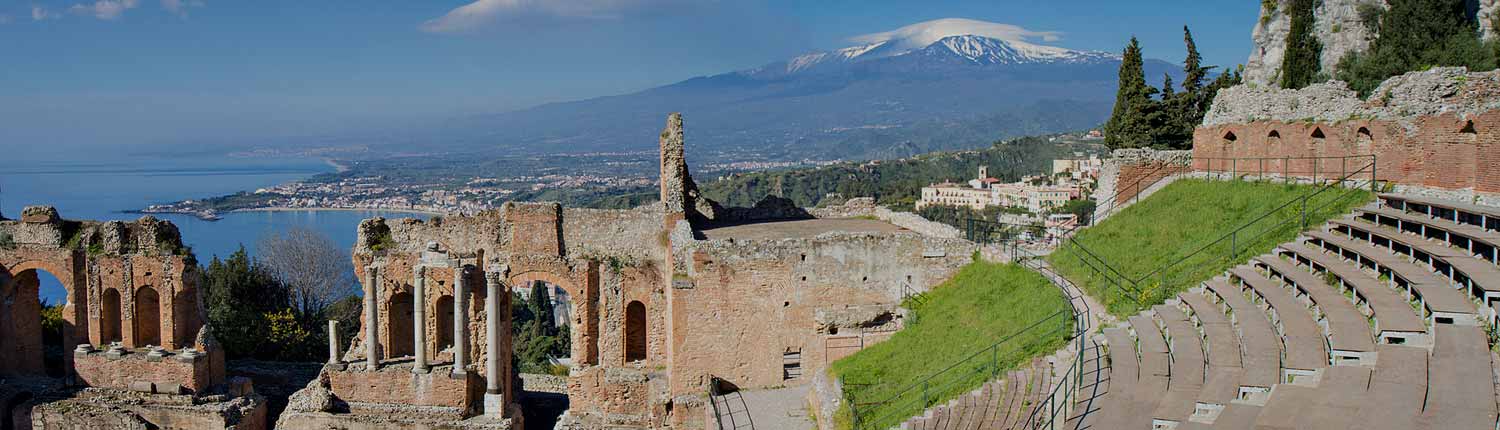 Etna - Il vulcano Etna visto dal teatro Antico di Taormina