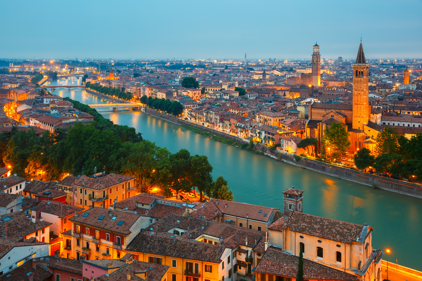 Verona - Panorama e Chiesa di Santa Anastasia ©Fotolia