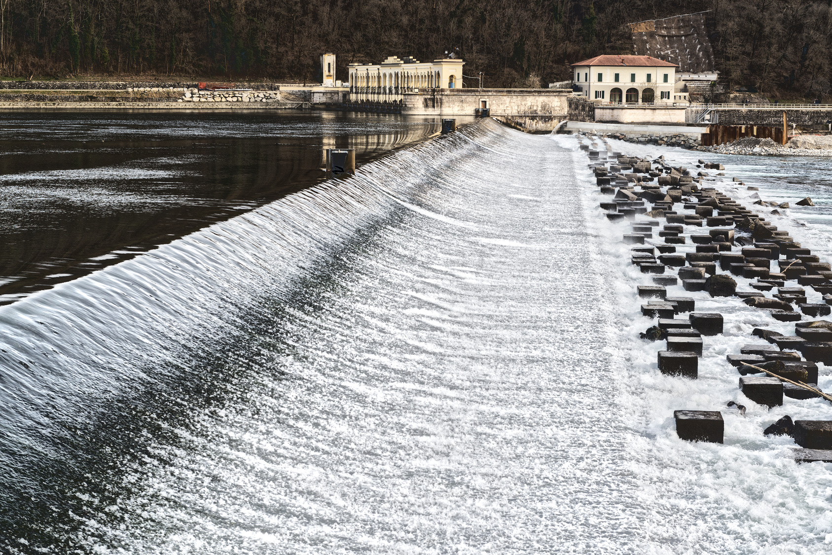 Somma Lombardo - Diga sul Ticino ©Fotolia