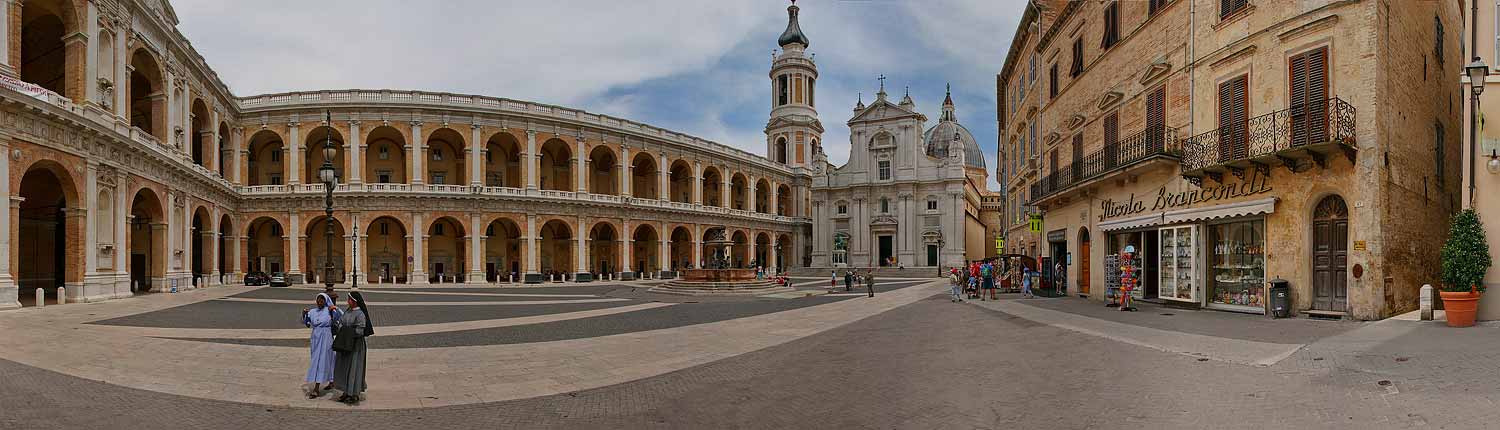 Piazza della Basilica di Loreto